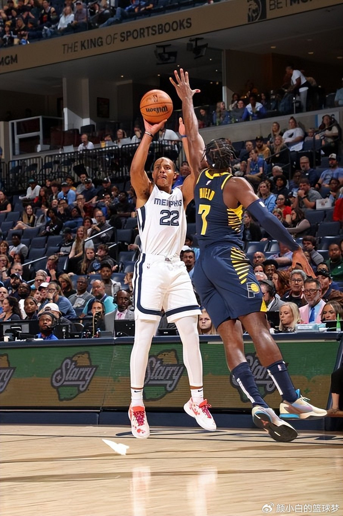 爱游戏体育下载孟菲斯灰熊训练开放日，国际比赛日回应争议引欢呼，欧篮联在即，年轻球员得到机会的简单介绍